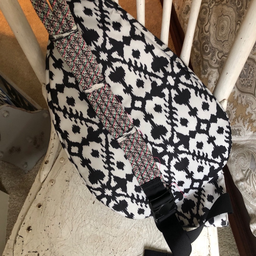 Kavu Black and White Shoulder Bag - Picture 4 of 6